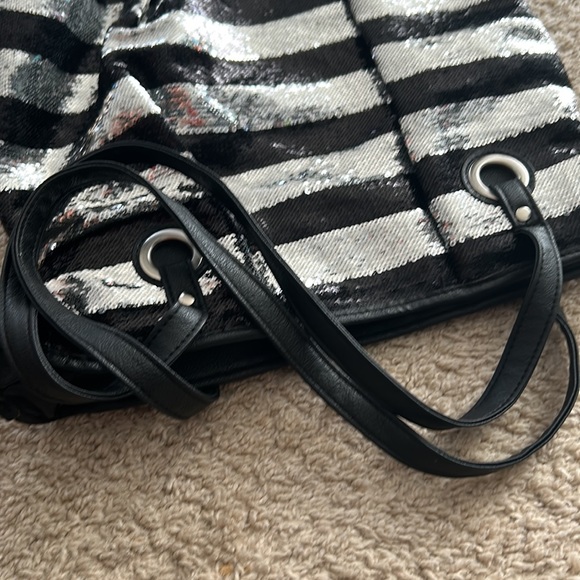 Candie‘s Sequin Sparkling Striped Faux Leather Tote Bag - Picture 11 of 11